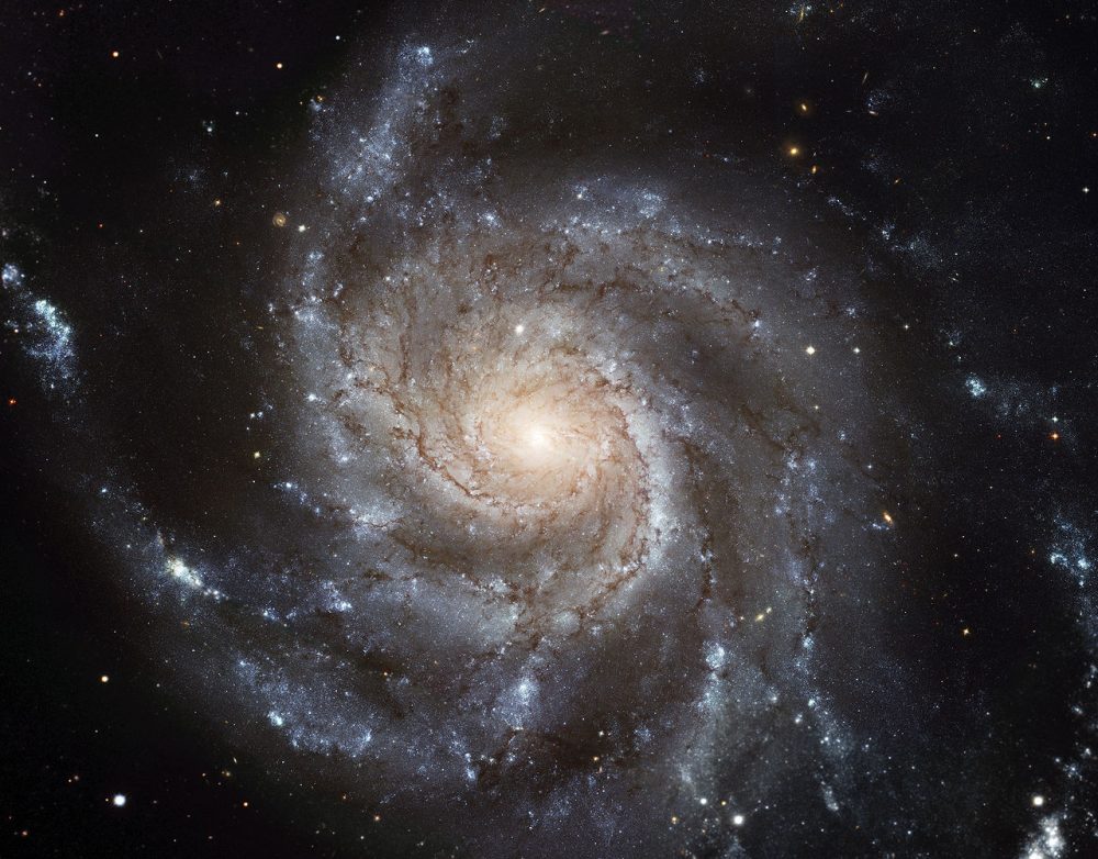 pinwheel galaxy,grand design spiral galaxy,m101