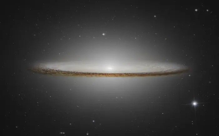 sombrero galaxy hubble space telescope,messier 104 hst
