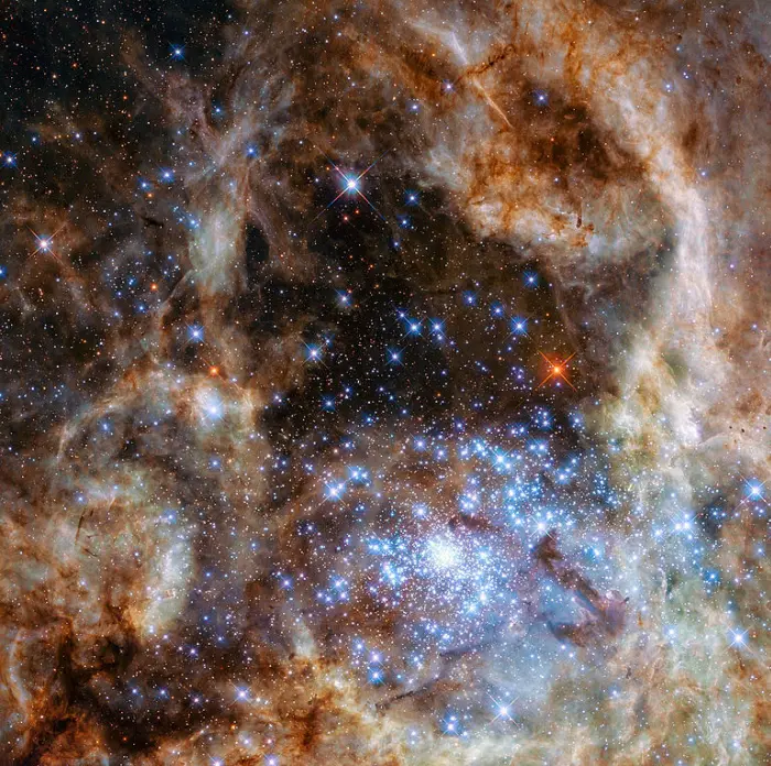 r136 cluster,r136 hubble