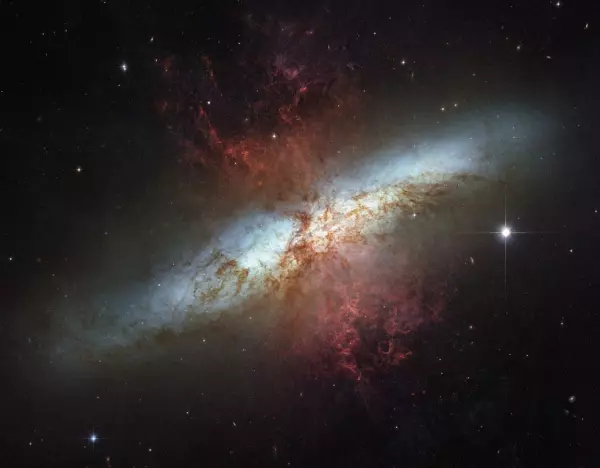 cigar galaxy,messier 82