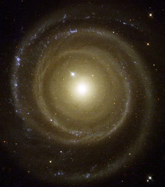 NGC 4622, Backward Galaxy