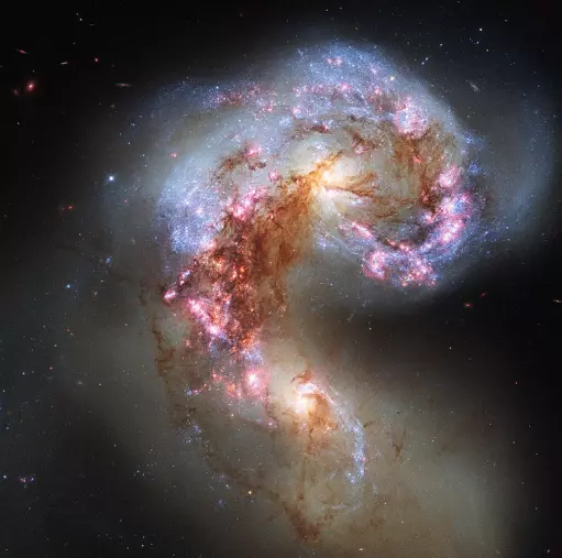 NGC 4038 and NGC 4039,colliding galaxies,interacting galaxies,merging galaxies