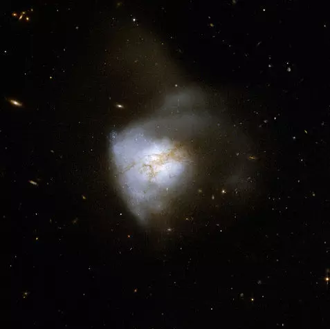 colliding galaxies in serpens,Ultraluminous Infrared Galaxy