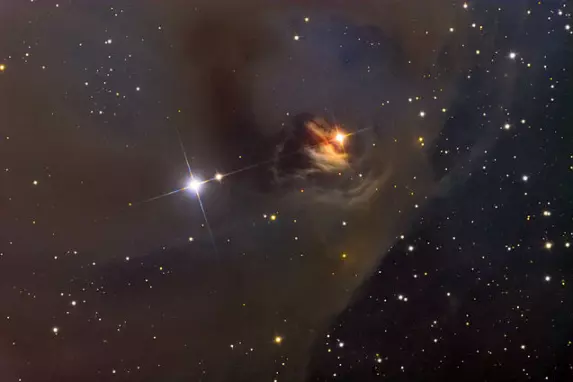 Hind's Variable Nebula,NGC 1555,reflection nebula in taurus