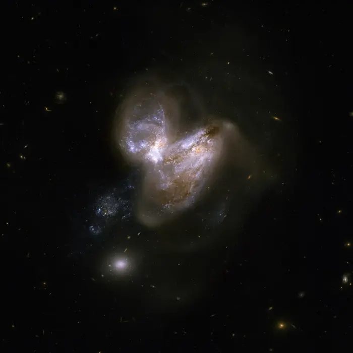 arp 299 interacting galaxies