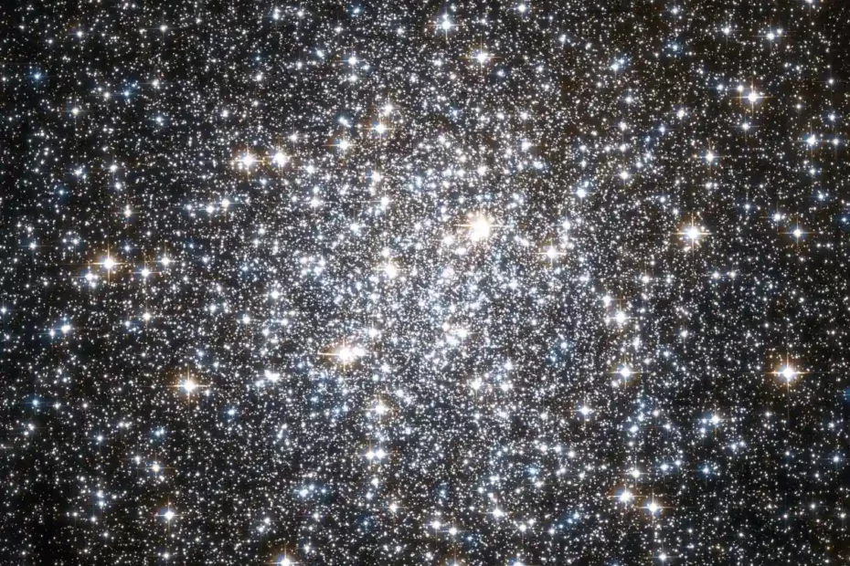 ngc 6723 globular cluster,chandelier cluster