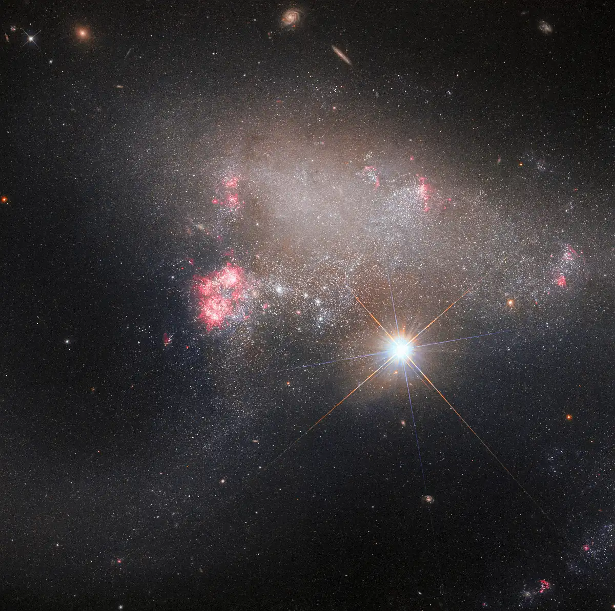 loony galaxy,arp 263,ngc 3239